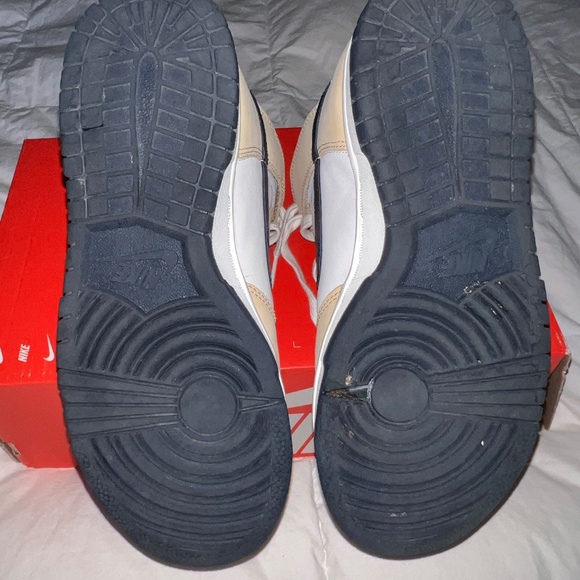 Women’s Nike Dunk High - Picture 11 of 12